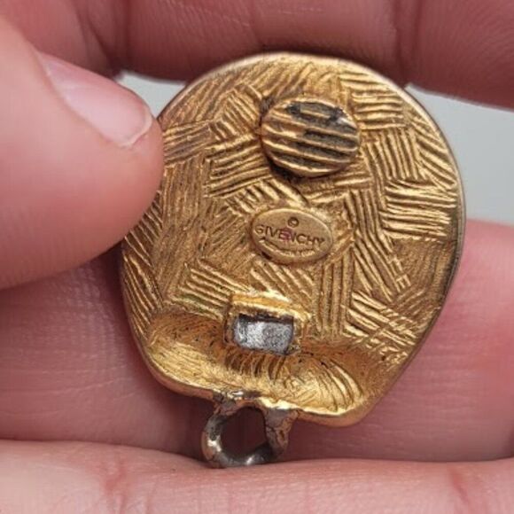 GIVENCHY Vintage Pendant - Picture 6 of 6